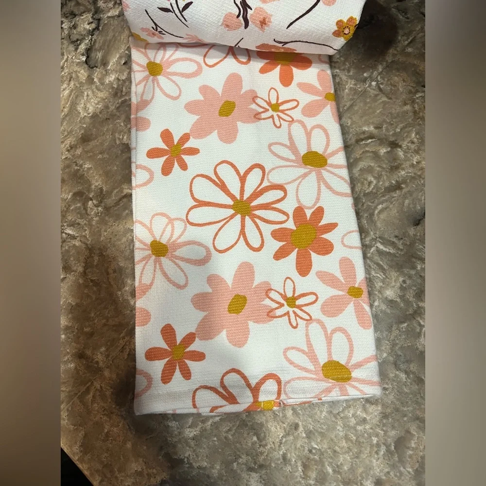 Kitchen Towels  Floral 2 Pack  NWT